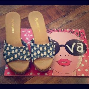 Restricted wedge heeled shoes 7.5